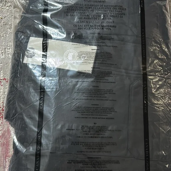 Canada goose jacket with real fur brand new sealed XL but fits like a large - Picture 9 of 10
